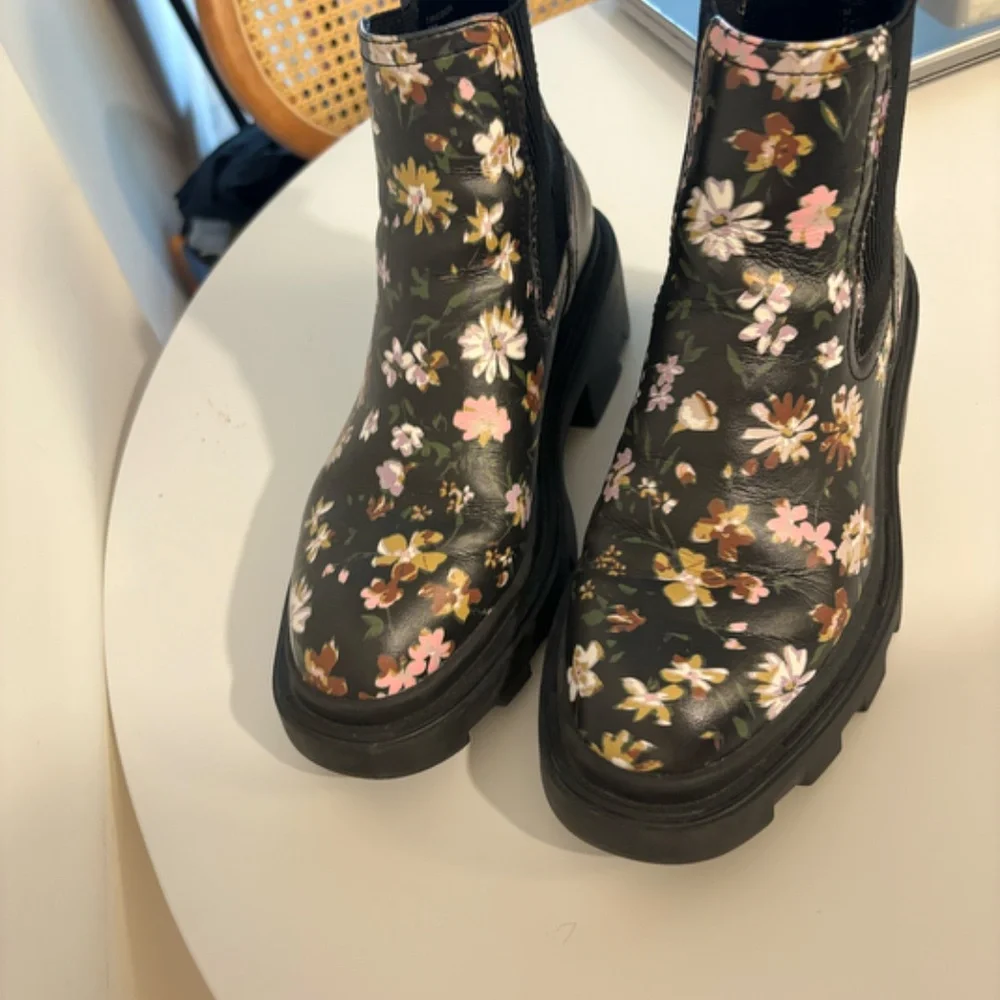 SANCTUARY WOMEN'S LEATHER FLORAL BOOTS, SIZE 7 Barely Worn! - Picture 2 of 5
